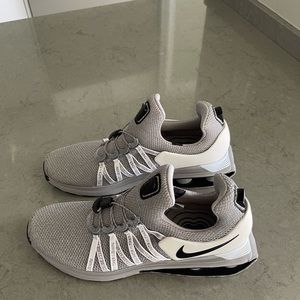 Nike Shox Gravity - Grey/white men's 10.5 - BRAND NEW & NEVER WORN